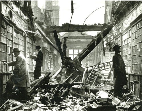 biblioteca_bombardeada
