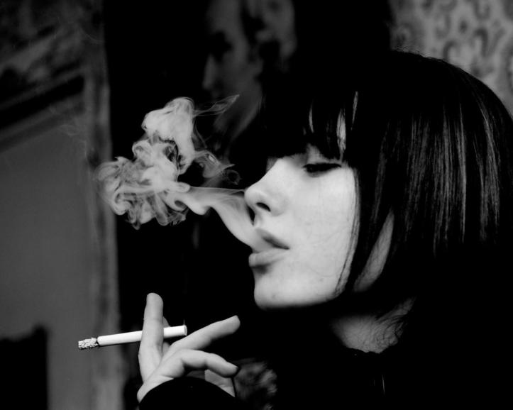 21_tumblr_mujer_fumando
